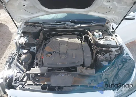 2015 Mercedes-Benz E 350 z USA, uszkodzony, nr VIN WDDHF5KB5FB101888